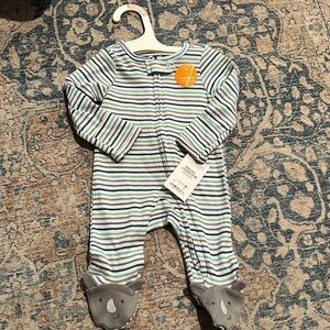 NWT Newborn onesie​